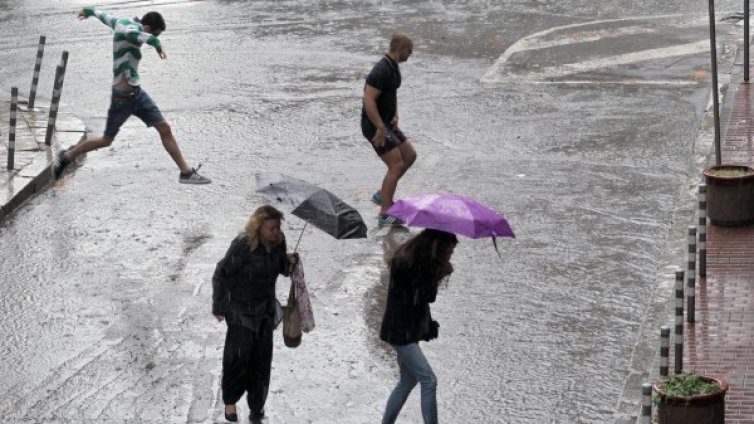 След жегата в събота идва дъждовна неделя