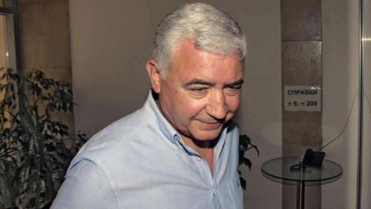 Отборът на Овчаров управлявава БСП, партията - авторитарна