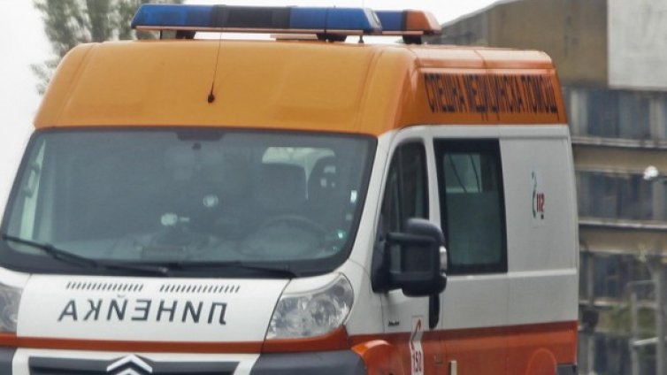 Шофьор блъсна малко дете и баба на пешеходна пътека