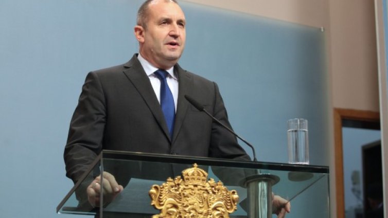 Радев връчи Орден "Стара планина" на американския посланик 