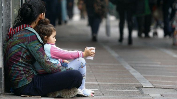 Децата роби в Гърция &ndash; над 500 работят нелегално в Солун