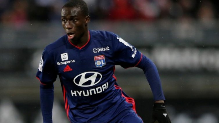 Реал не спира, взе и Ферлан Менди от Лион