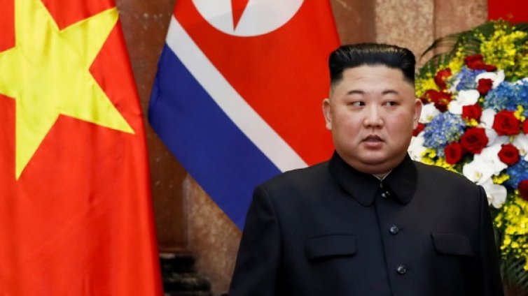 Малкият диктатор Ким &ndash; с ушички на Мики Маус и пистолет на колана