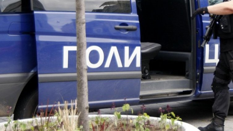 Арест за двама, пребили 20-годишен в Сандански