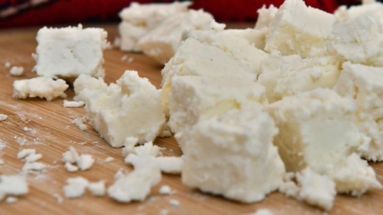 Опасна тенденция: Заливат ни с имитиращи млечни продукти. Евтино ни е!