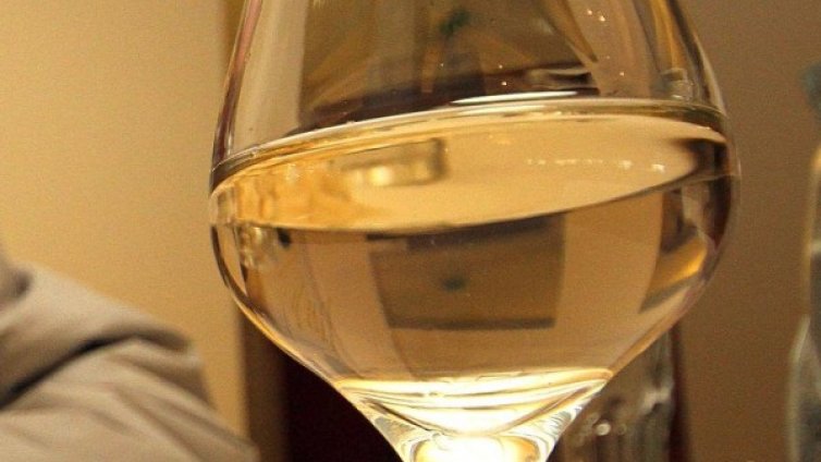 Митничарите спипаха тон нелегален алкохол в Пловдив