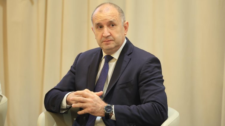 Радев: Ще предложим разполагане на до 8 военни самолета на САЩ на летище Безмер