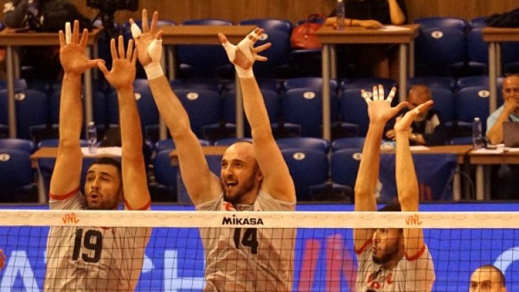 Русия укроти с лекота волейболните ни "Лъвове"
