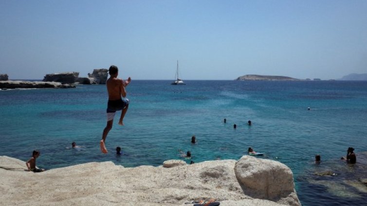 Жега в Гърция, лекарски зов - много вода и лека храна