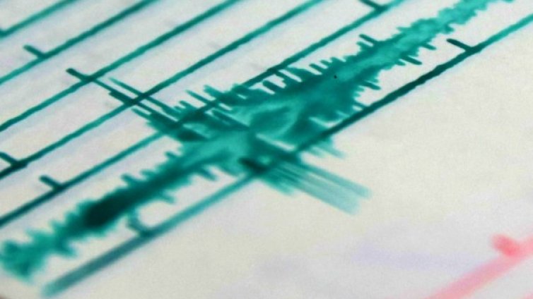 Мощен трус край Индонезия, евакуират в Австралия