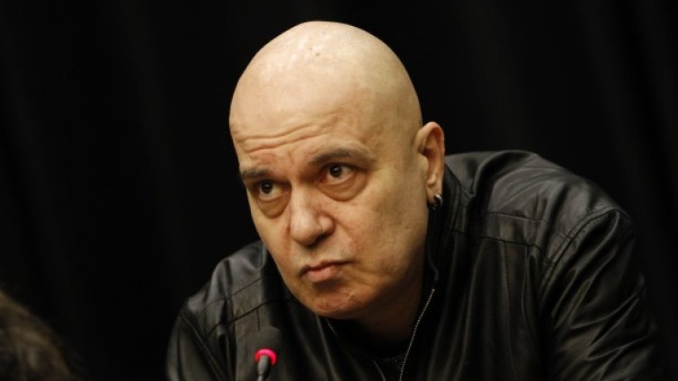 Слави иронично към Корнелия Нинова и "бедната БСП"