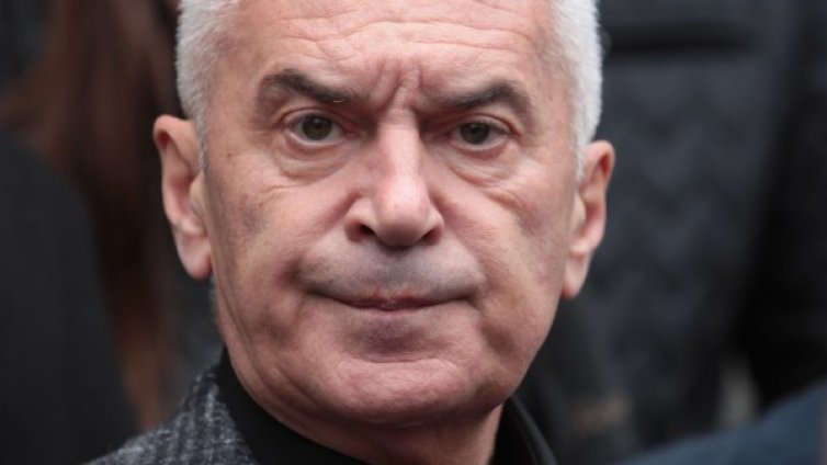 Сидеров: Със селски хитрини не се прави политика навън