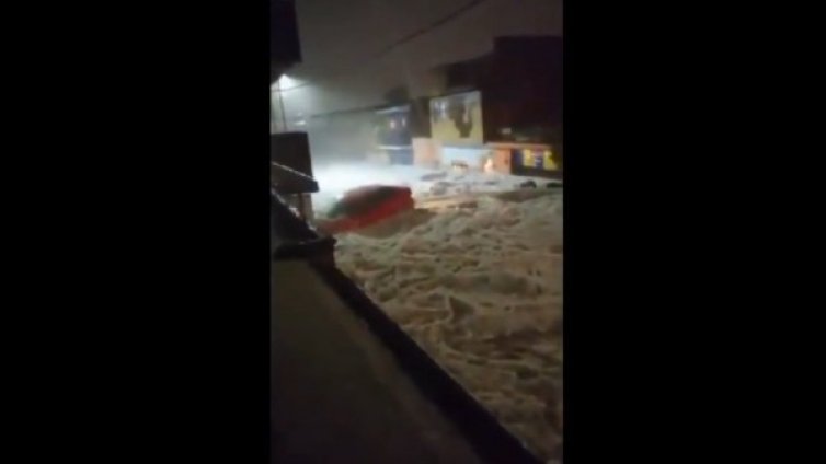 Невиждано? Градушка като обилен снеговалеж в Мексико 