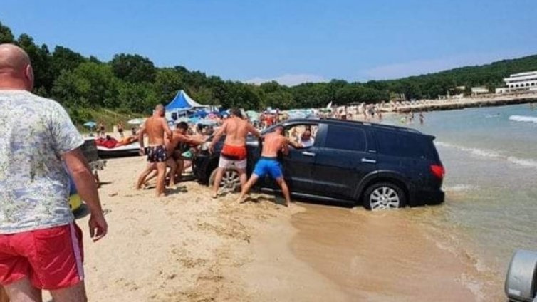 С джип на плажа "Перла"... Следват проверки, глоби и кой е крив в случая