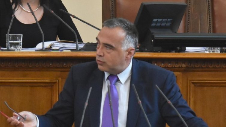 Кутев: Отстраняването ми е показна акция!