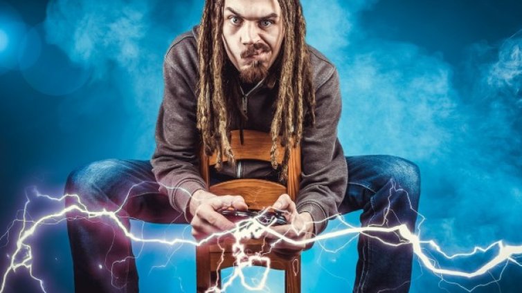 Геймър наби бременната си приятелка, пречела му да играе 