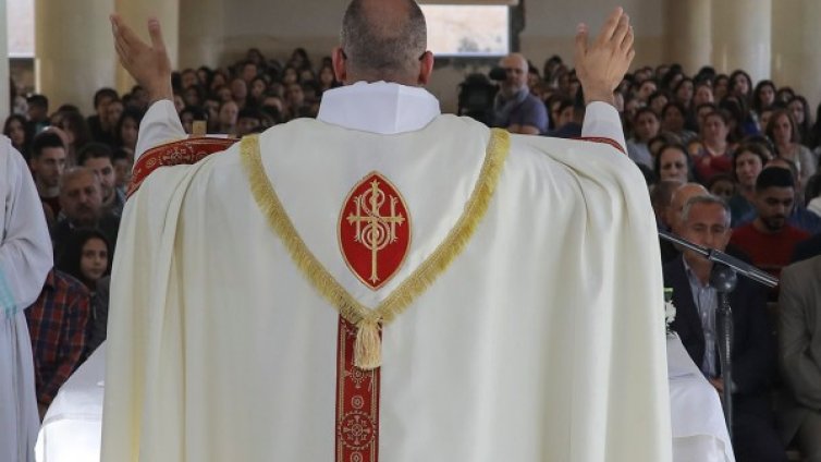 Свещеник зове вярващите да простят на свещениците педофили