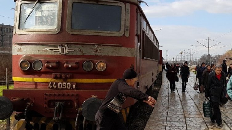 Купуваме нови локомотиви, до 3 г. пътуваме бързо с влак до Бургас 