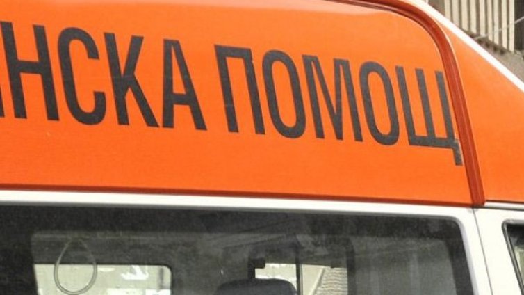 Линейка и кола се удариха челно във Великотърновско