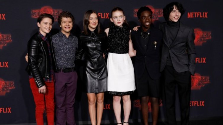 Децата от Stranger Things печелят за 1 епизод толкова, колкото американец за 1 г.