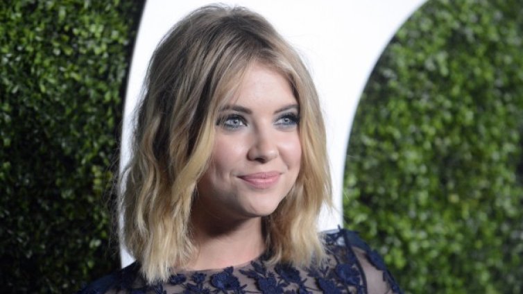 Холивудски годеж: Ашли Бенсън и Кара Делевин