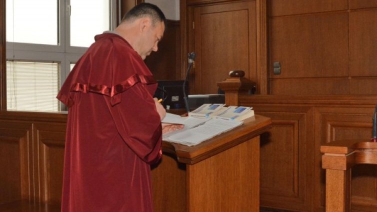 Мъж блудствал със 70-годишна жена, грози го 6 г. затвор