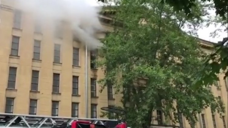 Горя държавния архив в Москва, 100 души евакуирани