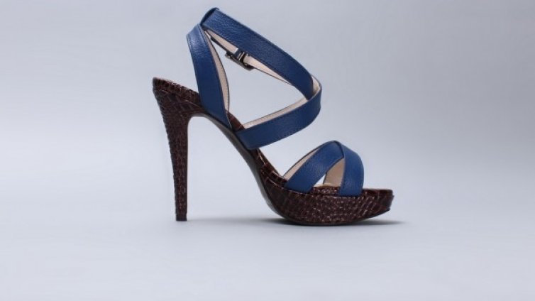 Кои са най-неподходящите обувки за шофиране?