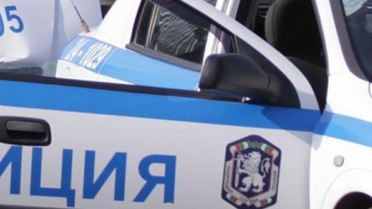 Четирима задържани в Ихтиман, не се подчинили на полицаите