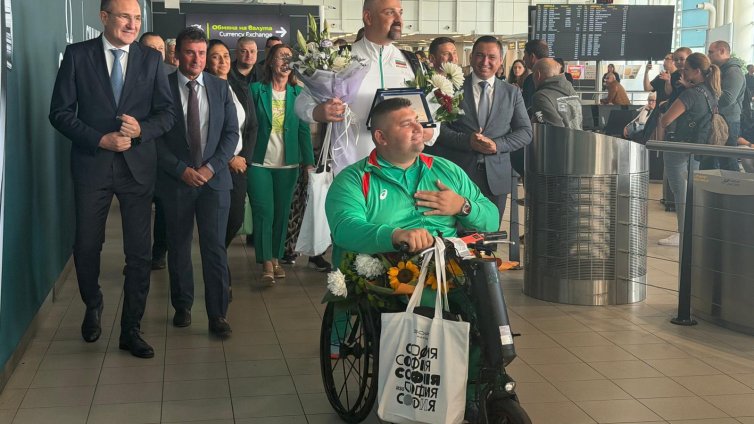 Васил Терзиев връчи плакет на световния шампион Ружди Ружди