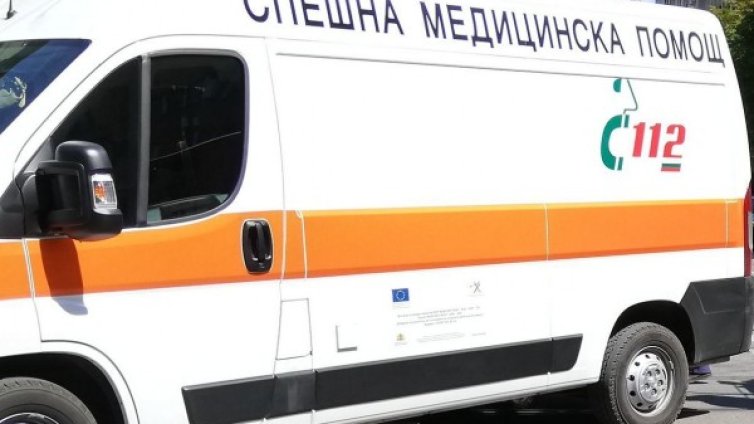 70-годишен загина, блъсна го кола на пътя