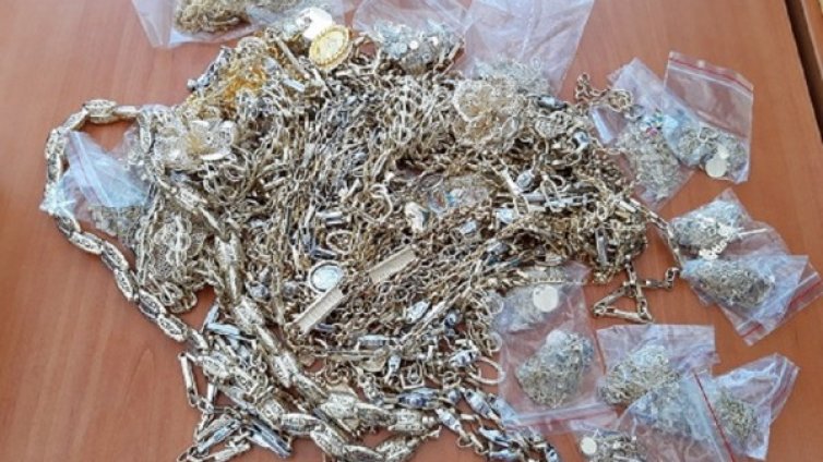 3 кг златни и сребърни накити спипани на "Капитан Андреево"