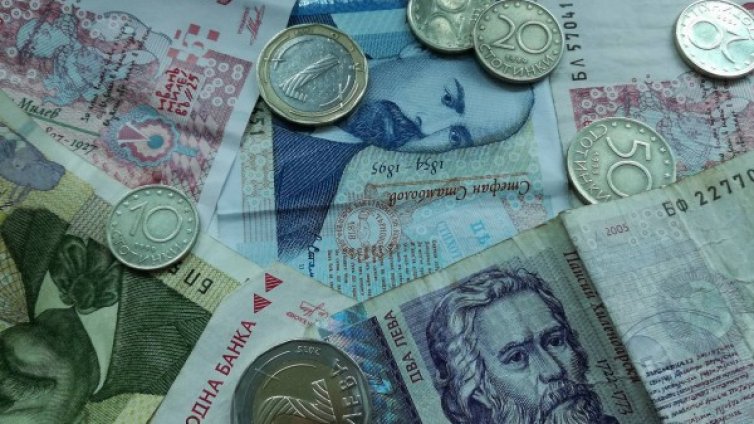 Депозитите ни &ndash; 53 млрд. лв., домакинствата пестят повече от бизнеса