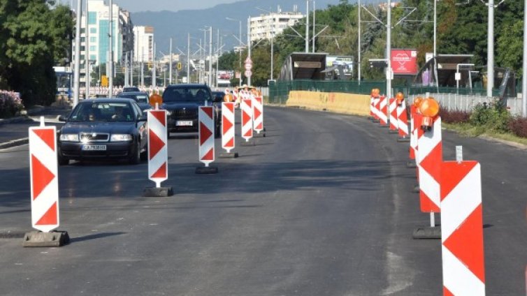 Възстановиха движението в южното платно на бул. "България"