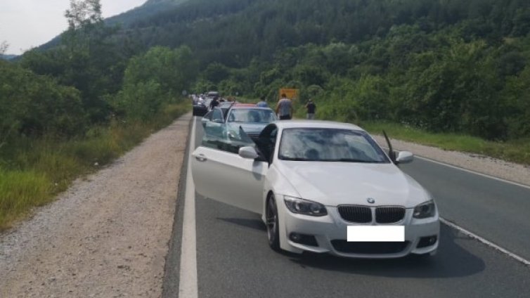 ТИР и три коли се удариха край Драгоман, един човек загина