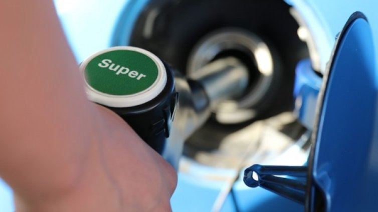 Заплатата ни в бензин? Ами, зле сме!