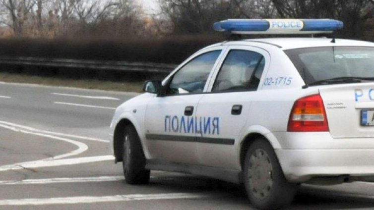 Откриха 30-годишен с прерязано гърло в лозя