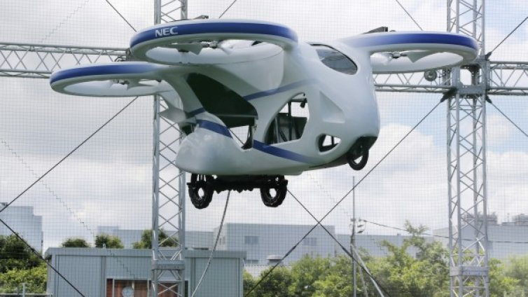 Поглед в бъдещето: Японците показаха "летяща" кола
