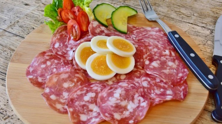 След чумата и скока на цените &ndash; хотелиери сменят свинското с... калмари! 
