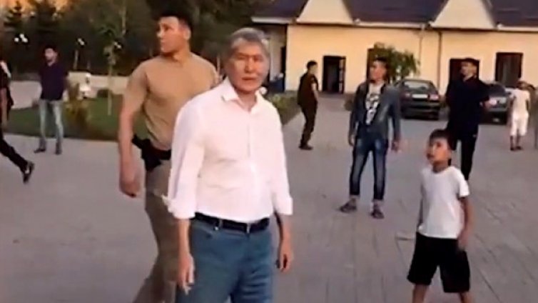 Спецчасти задържаха бившия президент на Киргизстан