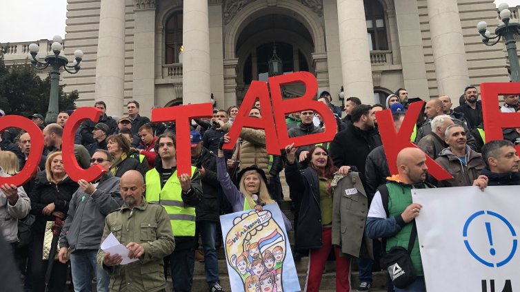 Година от рухването на козирката на жп гарата в Нови Сад