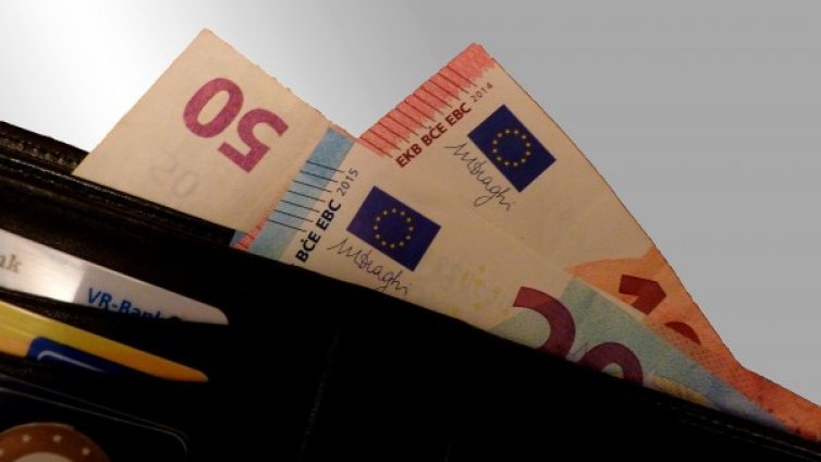 За 5000 евро – черногорец продаде дъщеря си 