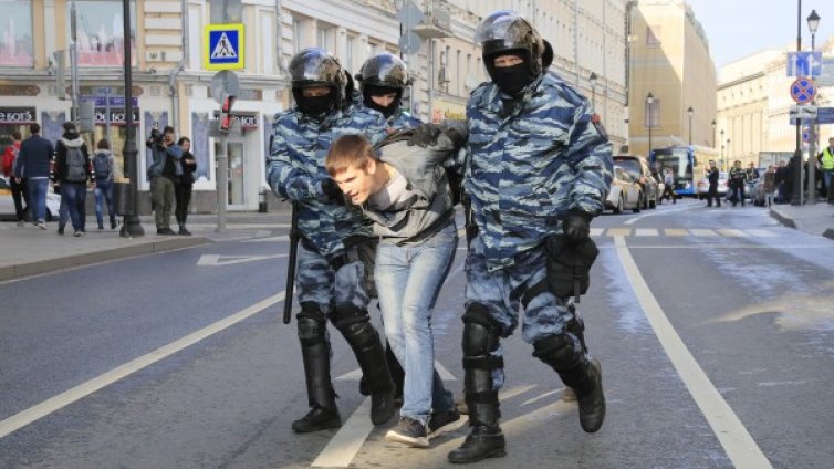 "Путин е крадец": 50 000 души на протест в Москва