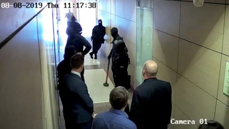 Полицията нахлу в студиото на Навални