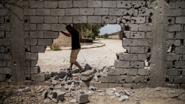 Летището в Триполи спря работа заради ракетен обстрел 