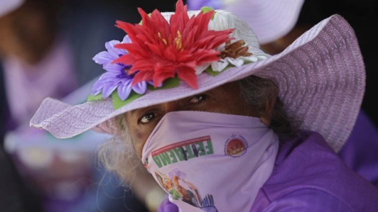 Десетки хиляди бразилки на протест срещу Болсонаро