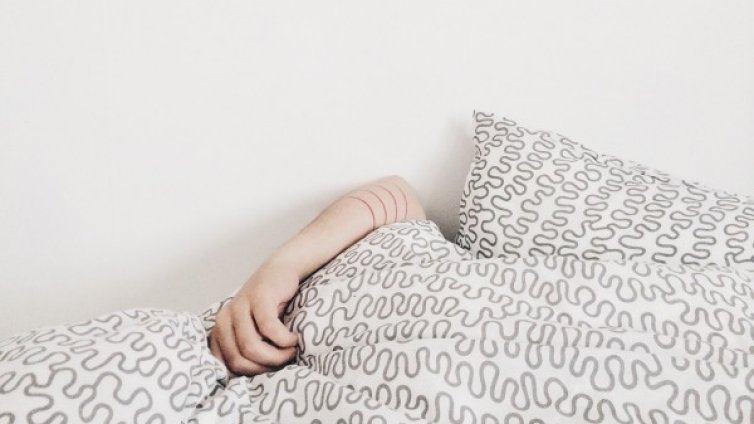 Учени: Недоспиването вреди на сърцето 