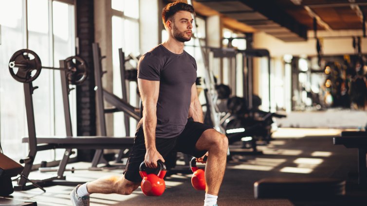 Две упражнения за крака, които ще стегнат долната част на тялото ви само за 4 минути