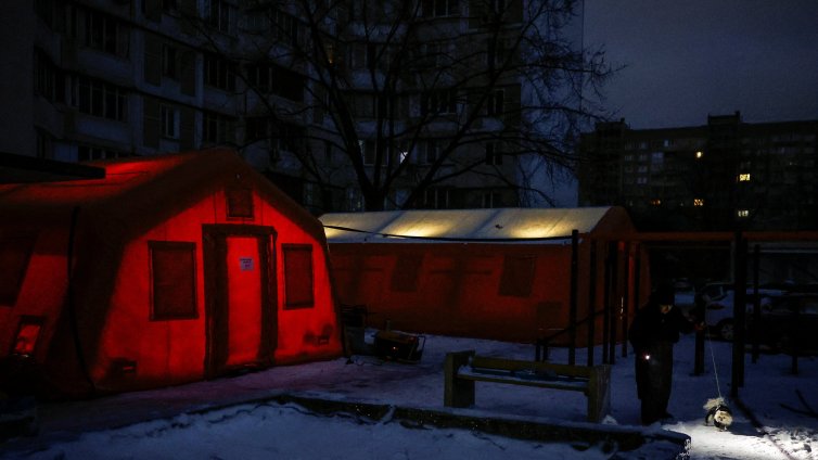 Някога зелен и богат киевският квартал Печевск сега е студен и в руини 