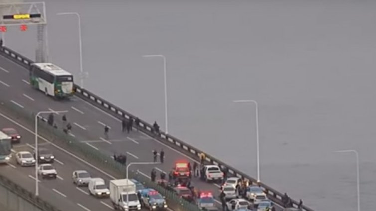 Мъж отвлече десетки души в Рио де Жанейро с автобус 